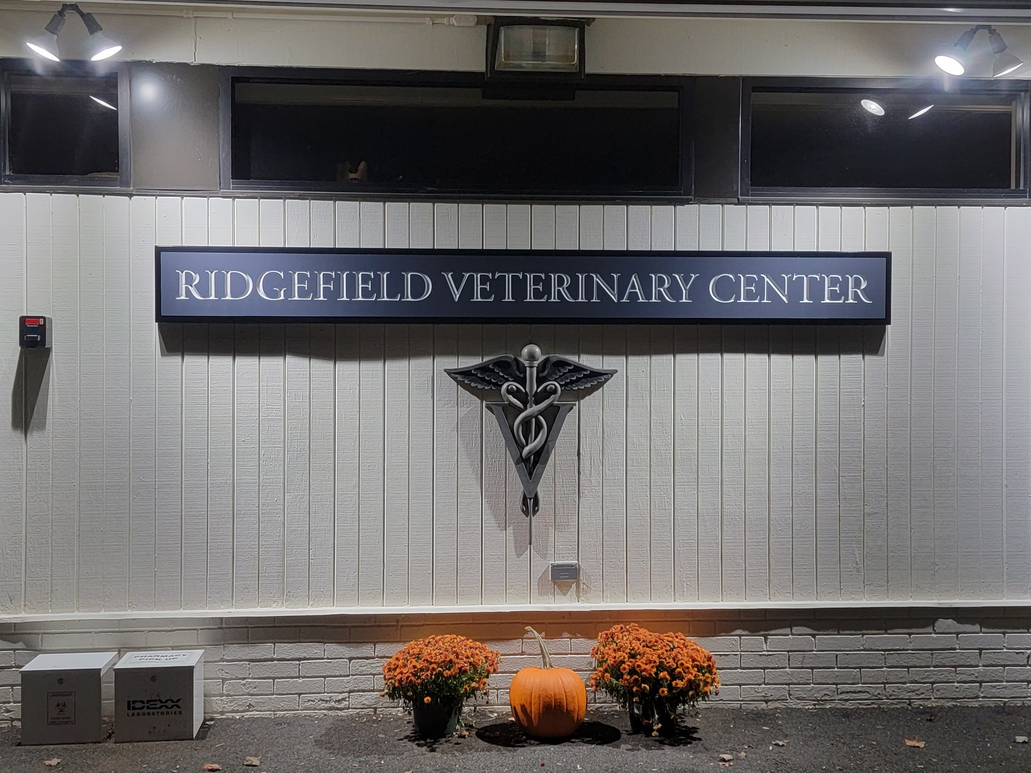 Edmonds-Westgate Veterinary Hospital exterior